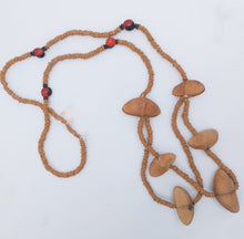 Cargar imagen en el visor de la galería, Aguaí & Olho de Cabra Seeds Necklace