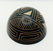 Cargar imagen en el visor de la galería, Small Amazon Carved Gourd V