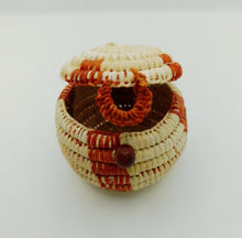 Cargar imagen en el visor de la galería, Medium Tikuna Woven Basket V
