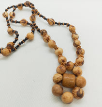 Cargar imagen en el visor de la galería, Natural Acai and Wood Bead Necklace