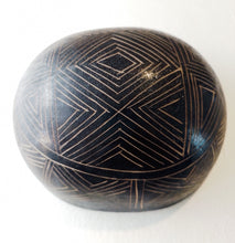 Cargar imagen en el visor de la galería, Large Amazon Carved Gourd