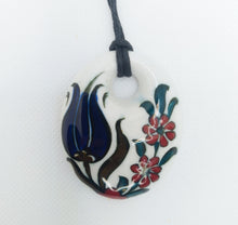 Cargar imagen en el visor de la galería, Iznik Ceramic Tulip Pendant Necklace

