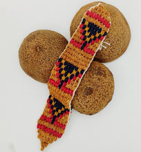 Load image into Gallery viewer, Wai-Wai Morototó Seeds Geometric Bracelet
