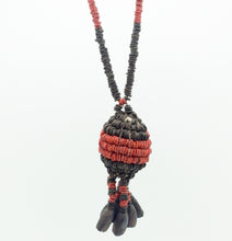 Cargar imagen en el visor de la galería, Wai-Wai Morototo Seeds Black Kathena Globe Necklace II
