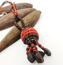 Cargar imagen en el visor de la galería, Wai-Wai Morototo Seeds Black Kathena Globe Necklace II
