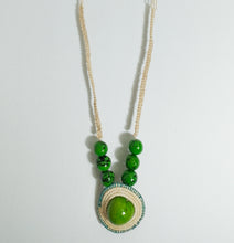 Cargar imagen en el visor de la galería, Jarina &amp; Tucumã Woven Medallion Necklace
