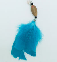 Cargar imagen en el visor de la galería, Amazonian Feather &amp; Inajá Seed Earring
