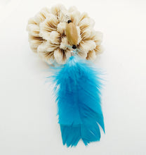 Cargar imagen en el visor de la galería, Amazonian Feather &amp; Inajá Seed Earring
