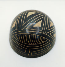 Cargar imagen en el visor de la galería, Small Amazon Carved Gourd V
