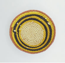 Cargar imagen en el visor de la galería, Yellow and Black Tucuma Basket
