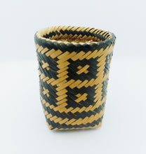Cargar imagen en el visor de la galería, Black Baniwa Woven Basket
