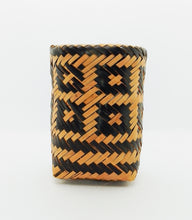 Cargar imagen en el visor de la galería, Black Baniwa Woven Basket
