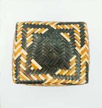 Load image into Gallery viewer, Black &amp; Brown Baniwa Woven Basket with Lid
