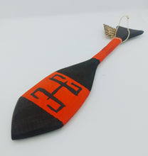 Cargar imagen en el visor de la galería, Wai-Wai Small Painted Ceremonial Paddle I
