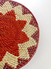 Cargar imagen en el visor de la galería, Vine Turiarte Woven Circle
