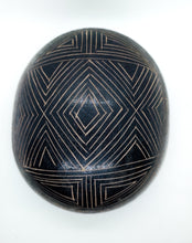 Cargar imagen en el visor de la galería, Large Amazon Carved Gourd
